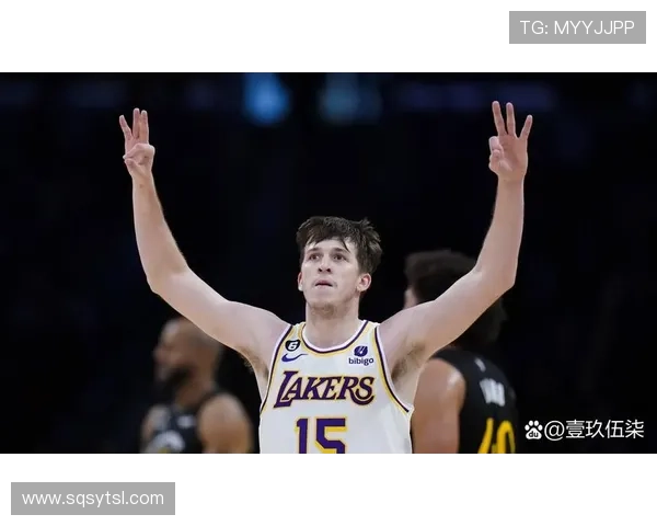 湖人训练场景曝光斯玛特紧逼八村里夫斯全力防守展现球队默契